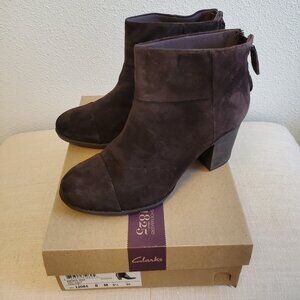 Clarks Enfield Tess Brown Suede 3" Block Heel Ankle Booties - size 8